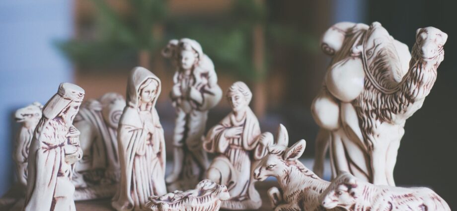 nativity scene table decor