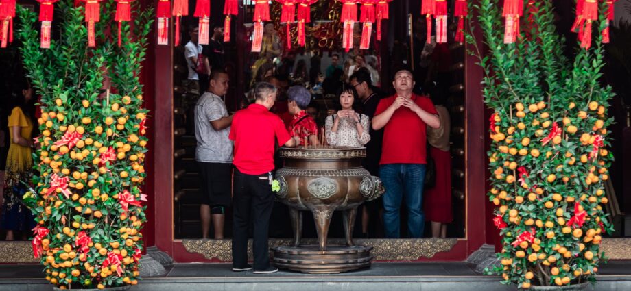 people praying